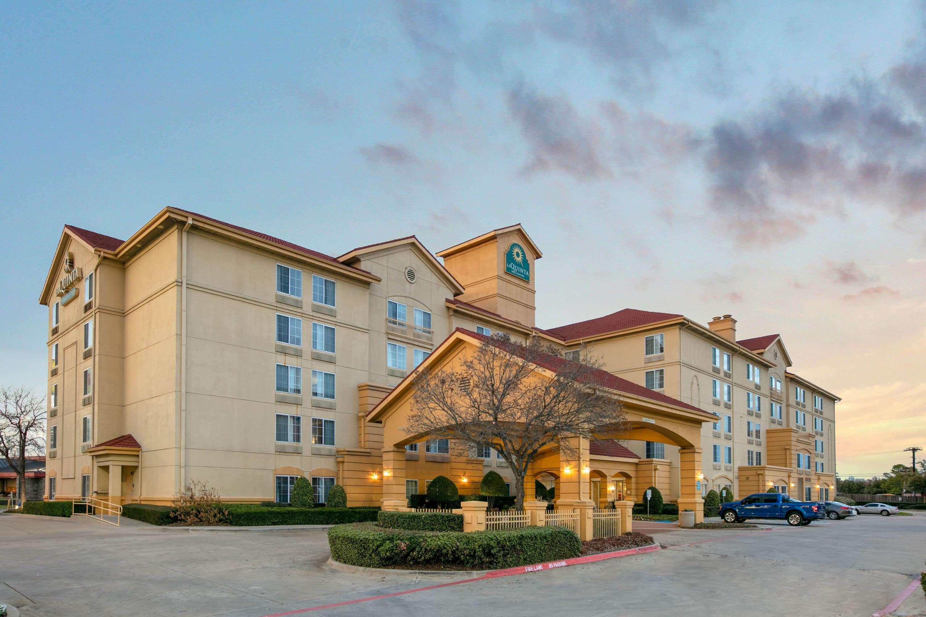 La Quinta By Wyndham Dfw Airport South / Irving Hotel Exterior foto