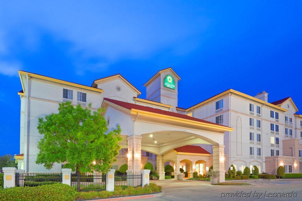 La Quinta By Wyndham Dfw Airport South / Irving Hotel Exterior foto